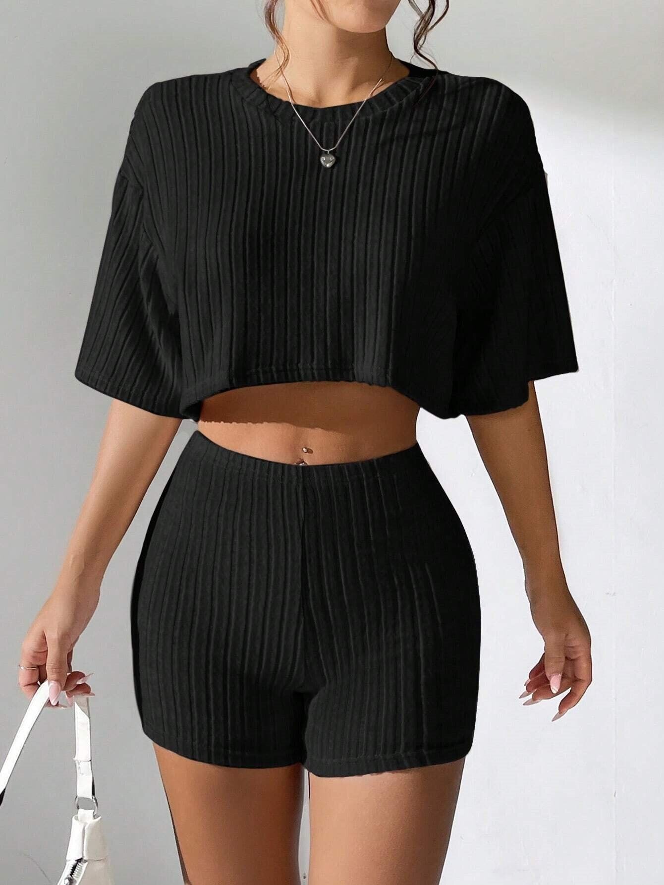 Short round-neck T-shirts for women