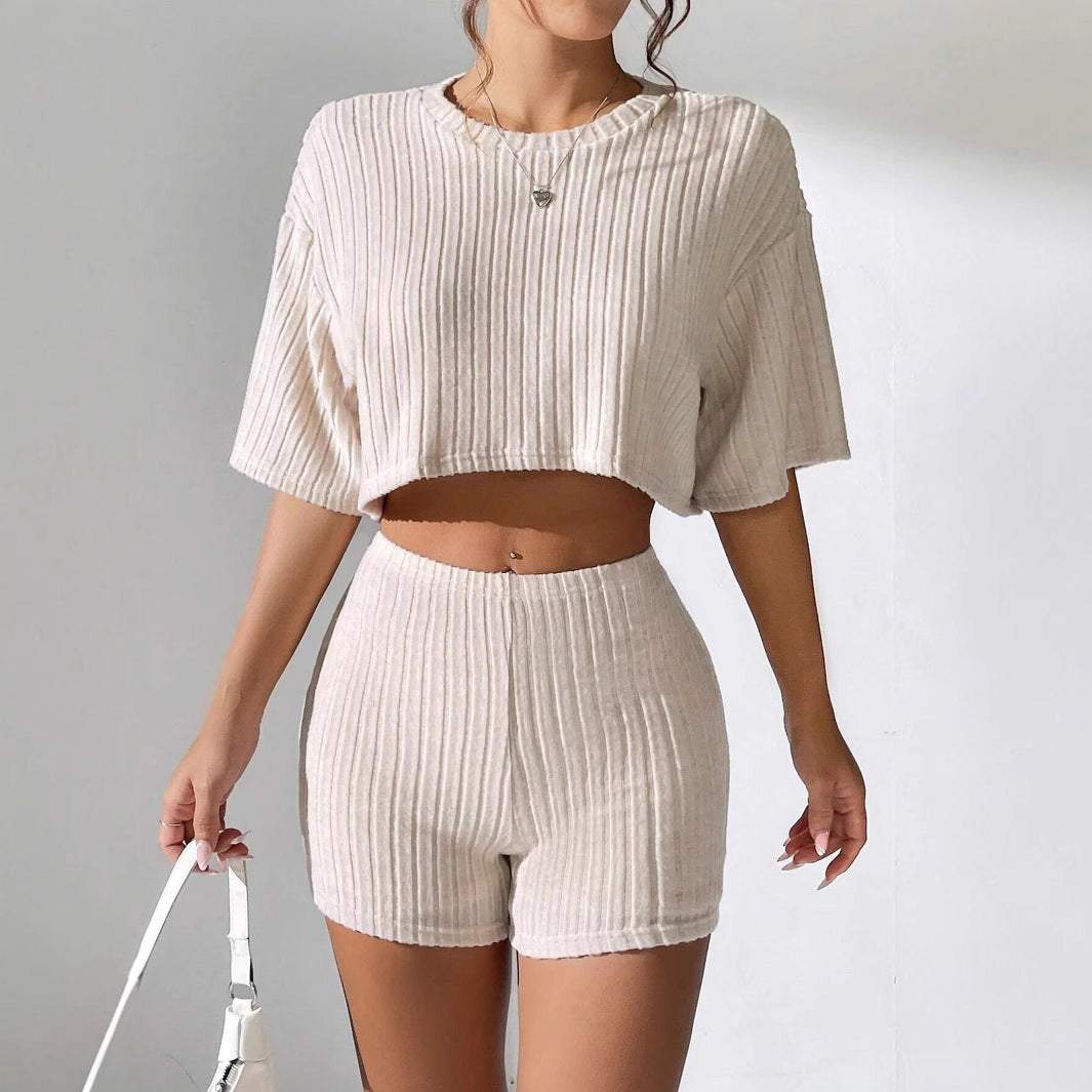 Short round-neck T-shirts for women