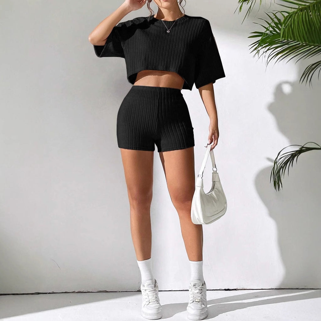 Short round-neck T-shirts for women