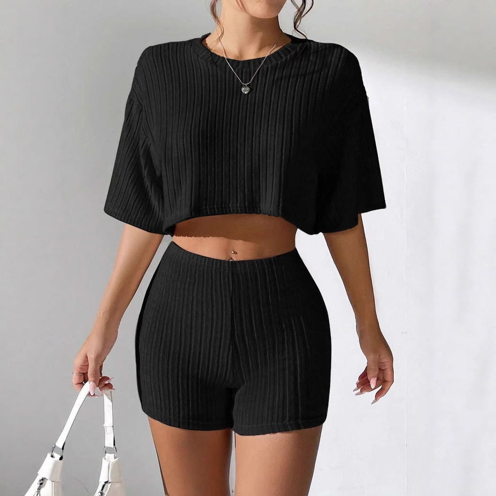 Short round-neck T-shirts for women